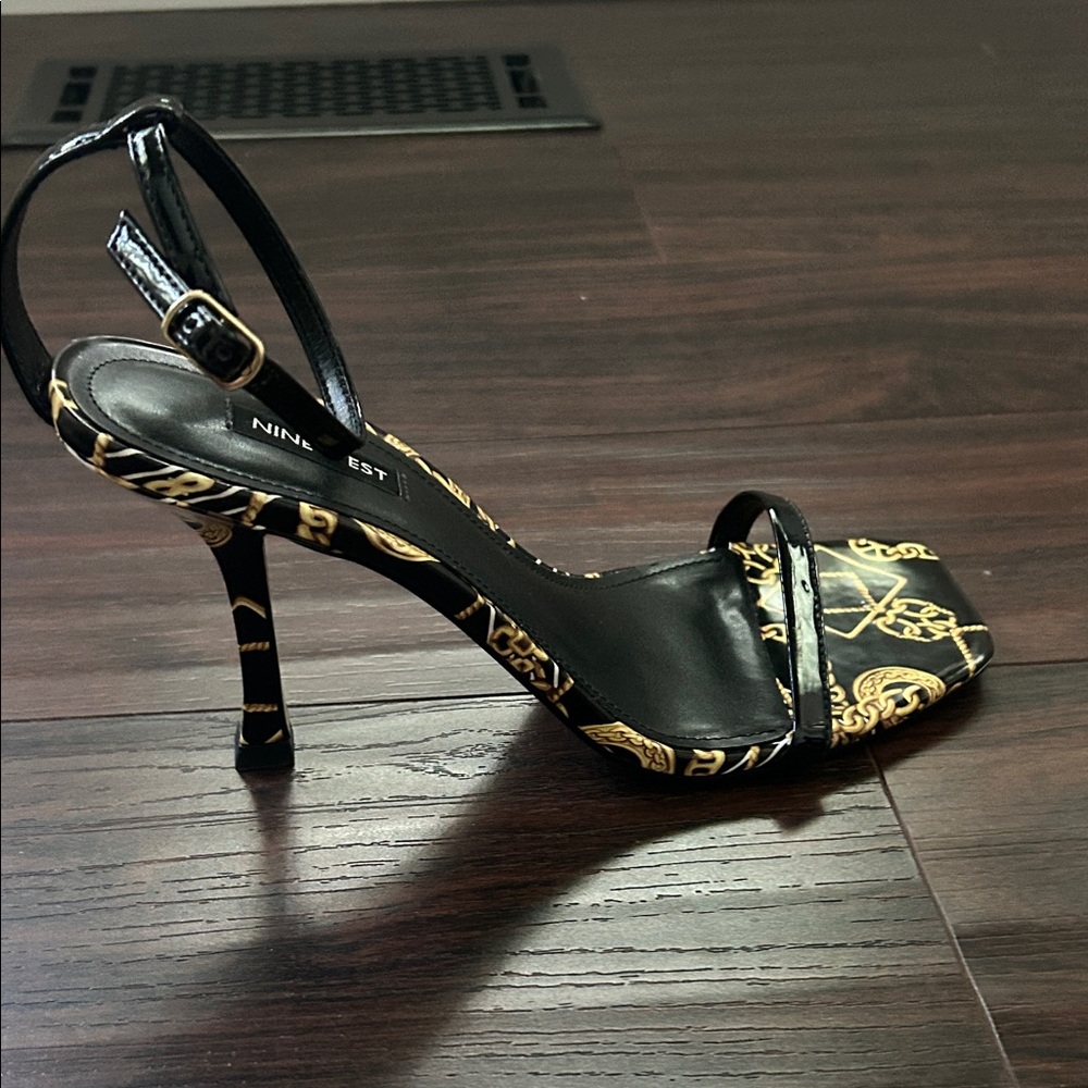 Nine West Black and Gold Patterned Heels